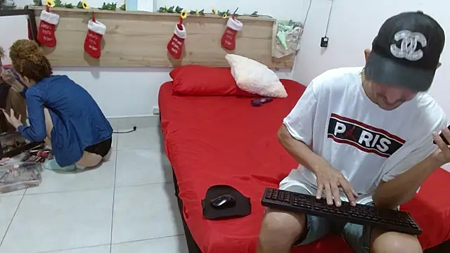 Snapshot of Zamu_1992 chatting on 12-17-24, 07:48 Zamu 1992 online show from 12-17-24, 07:48