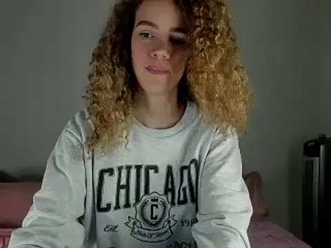 Snapshot of Zamu_1992 chatting on 12-24-24, 10:55 Zamu 1992 online show from 12-24-24, 10:55