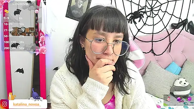 Katalina novoa online show from 10-16-25, 02:12