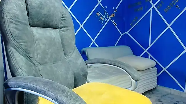 Snapshot of alexander_megan chatting on 02-18-25, 04:04 alexander megan online show from 02-18-25, 04:04