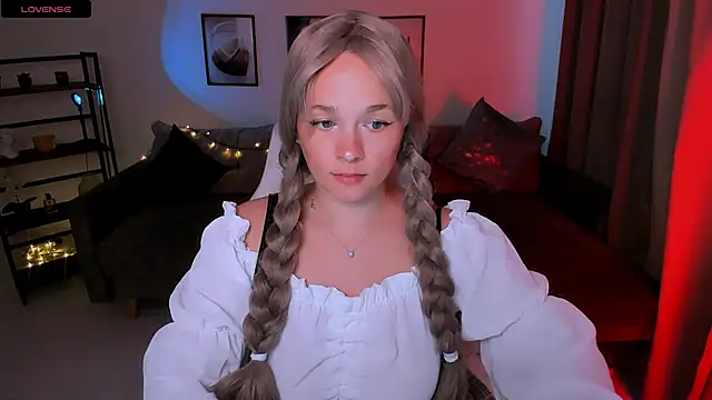 Snapshot of SherillBrill chatting on 09-28-25, 03:06 SherillBrill online show from 09-28-25, 03:06