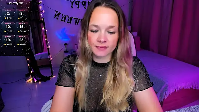 Snapshot of SherillBrill chatting on 10-25-25, 07:49 SherillBrill online show from 10-25-25, 07:49