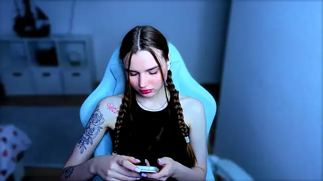 StellaLawless online show from 11-23-25, 12:16