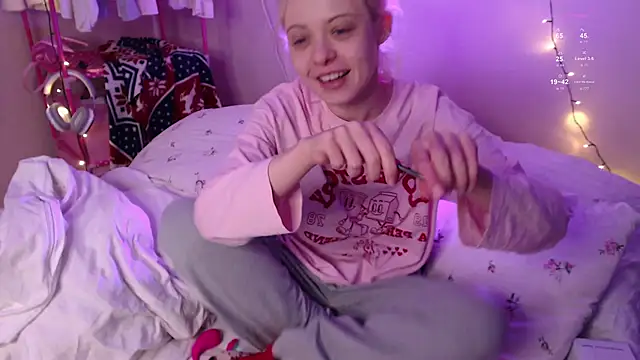 KatieMelone online show from 01-18-26, 07:06