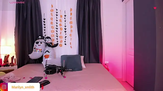 Snapshot of MarilynSmIith chatting on 10-13-25, 11:43 MarilynSmIith online show from 10-13-25, 11:43