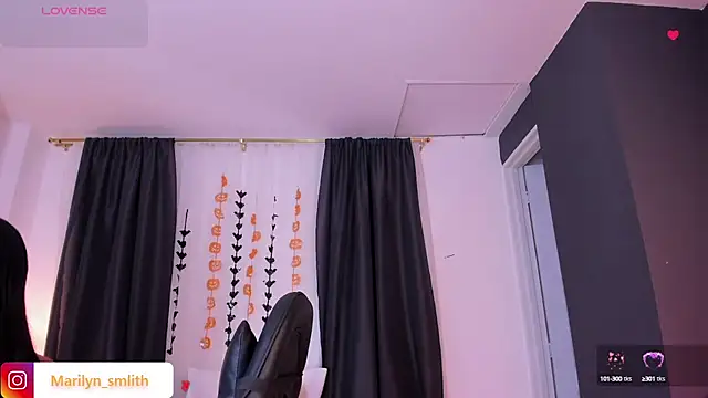 Snapshot of MarilynSmIith chatting on 10-17-25, 11:35 MarilynSmIith online show from 10-17-25, 11:35