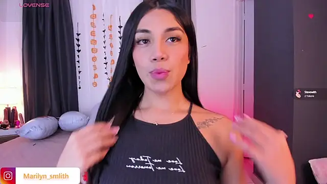 Snapshot of MarilynSmIith chatting on 10-18-25, 11:33 MarilynSmIith online show from 10-18-25, 11:33