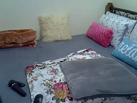 Snapshot of Sweet_Bear chatting on 03-27-26, 05:57 Sweet Bear online show from 03-27-26, 05:57