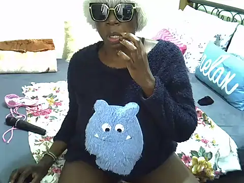 Snapshot of Sweet_Bear chatting on 04-03-26, 05:44 Sweet Bear online show from 04-03-26, 05:44