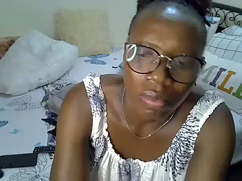 Snapshot of Sweet_Bear chatting on 04-12-26, 05:07 Sweet Bear online show from 04-12-26, 05:07