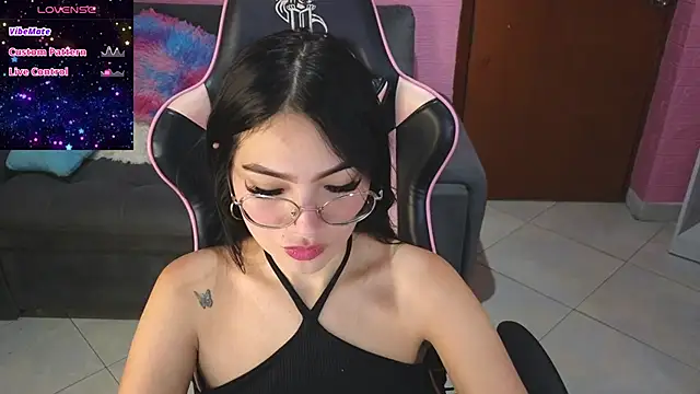 Snapshot of keity_moon chatting on 02-15-25, 01:49 keity moon online show from 02-15-25, 01:49