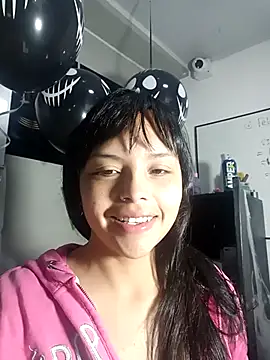 Snapshot of Bayla-hot chatting on 10-30-25, 11:22 Bayla-hot online show from 10-30-25, 11:22