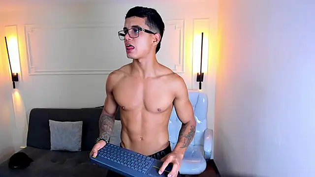 Paradise boy s online show from 09-29-25, 10:47