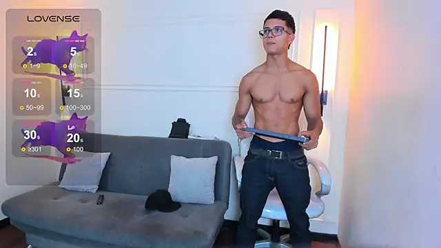 Paradise boy s online show from 12-18-25, 04:35