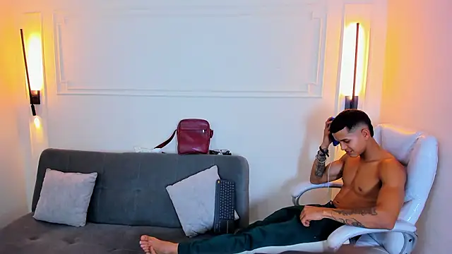 Paradise boy s online show from 01-15-26, 07:50