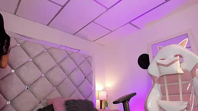 Snapshot of alessiaferry chatting on 10-18-25, 03:35 alessiaferry online show from 10-18-25, 03:35