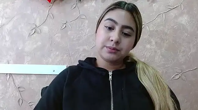 Miabonnett  online show from 12-23-24, 02:17