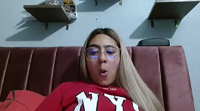 Miabonnett  online show from 01-10-25, 10:57