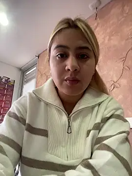 Miabonnett  online show from 10-23-25, 12:15