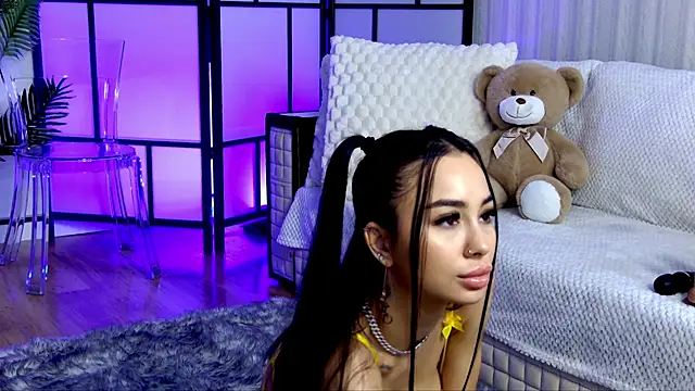 Snapshot of OnlyXandra chatting on 11-23-25, 05:51 OnlyXandra online show from 11-23-25, 05:51