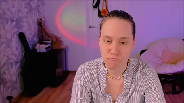 Snapshot of Malinax chatting on 03-04-26, 01:17 Malinax online show from 03-04-26, 01:17