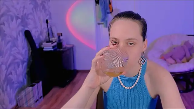 Snapshot of Malinax chatting on 03-21-26, 02:09 Malinax online show from 03-21-26, 02:09