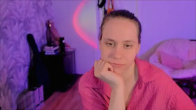 Snapshot of Malinax chatting on 03-22-26, 09:18 Malinax online show from 03-22-26, 09:18