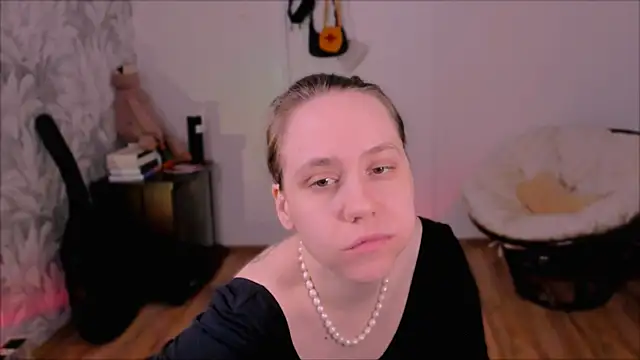 Snapshot of Malinax chatting on 03-27-26, 01:33 Malinax online show from 03-27-26, 01:33