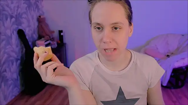 Snapshot of Malinax chatting on 04-07-26, 01:22 Malinax online show from 04-07-26, 01:22