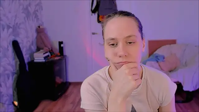 Snapshot of Malinax chatting on 04-08-26, 01:33 Malinax online show from 04-08-26, 01:33