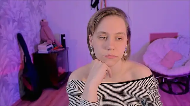 Snapshot of Malinax chatting on 04-12-26, 09:31 Malinax online show from 04-12-26, 09:31