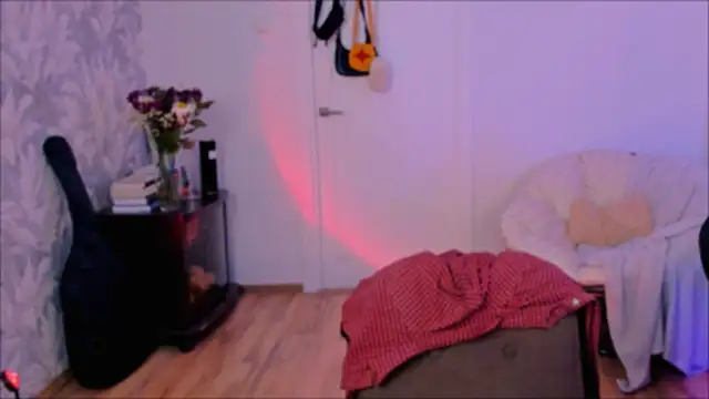 Snapshot of Malinax chatting on 04-16-26, 01:01 Malinax online show from 04-16-26, 01:01