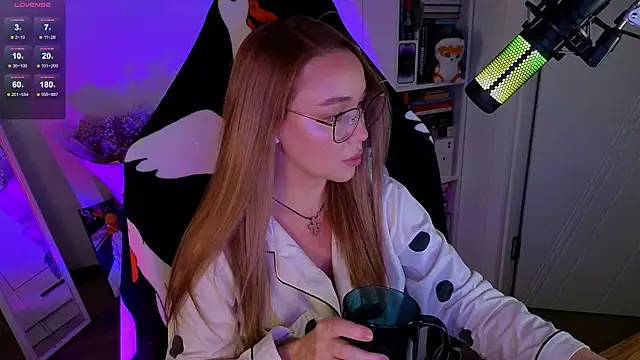 Emili1- online show from 10-12-25, 11:42