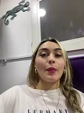 Snapshot of emma_oxford chatting on 12-17-24, 02:33 emma oxford online show from 12-17-24, 02:33