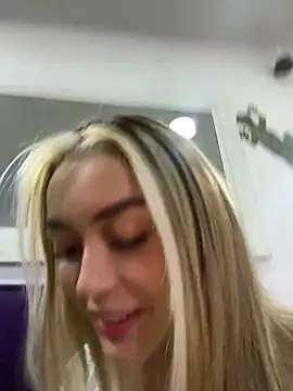 Snapshot of emma_oxford chatting on 01-18-25, 03:31 emma oxford online show from 01-18-25, 03:31