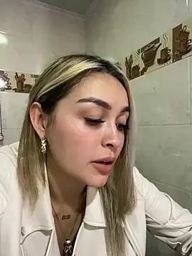 Snapshot of emma_oxford chatting on 03-06-25, 11:53 emma oxford online show from 03-06-25, 11:53