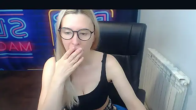 Snapshot of kerakiss877 chatting on 01-06-25, 07:56 kerakiss877 online show from 01-06-25, 07:56