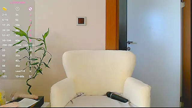   QUEEN    online show from 10-16-25, 10:49