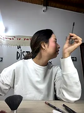 little-Emma online show from 10-10-25, 02:54