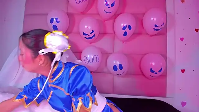 little-Emma online show from 10-12-25, 03:16