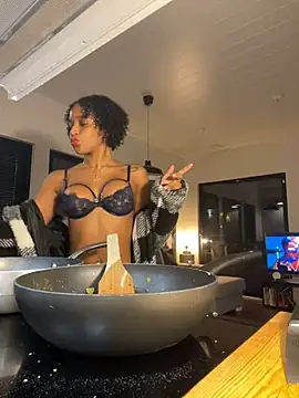 Snapshot of Black_Dolll chatting on 12-19-24, 02:24 Black Dolll online show from 12-19-24, 02:24