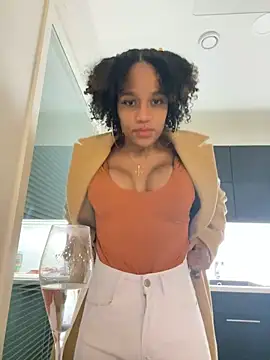 Snapshot of Black_Dolll chatting on 12-31-24, 10:34 Black Dolll online show from 12-31-24, 10:34