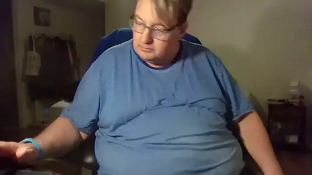 Snapshot of wvalentino chatting on 02-04-25, 04:15 wvalentino online show from 02-04-25, 04:15