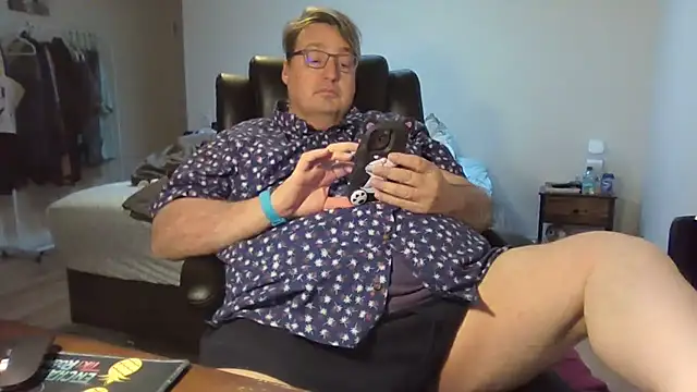 Snapshot of wvalentino chatting on 02-15-25, 12:26 wvalentino online show from 02-15-25, 12:26