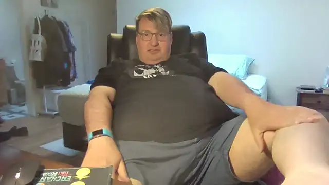 Snapshot of wvalentino chatting on 03-13-25, 05:28 wvalentino online show from 03-13-25, 05:28