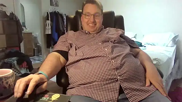 Snapshot of wvalentino chatting on 03-21-25, 10:17 wvalentino online show from 03-21-25, 10:17