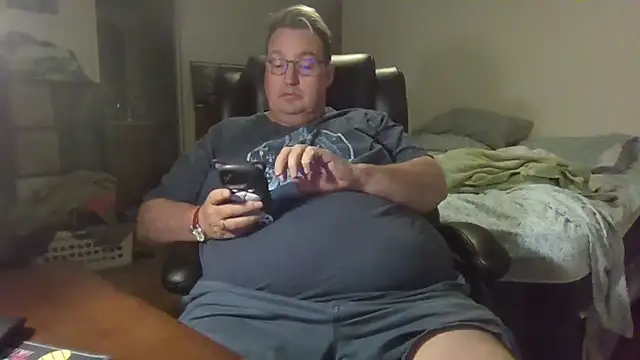 Snapshot of wvalentino chatting on 10-12-25, 04:44 wvalentino online show from 10-12-25, 04:44