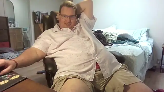 Snapshot of wvalentino chatting on 10-24-25, 09:55 wvalentino online show from 10-24-25, 09:55