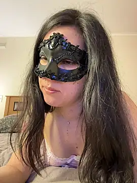 Snapshot of Reinacatchile chatting on 12-16-24, 02:25 Reinacatchile online show from 12-16-24, 02:25