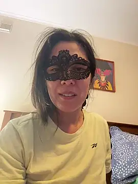 Snapshot of Reinacatchile chatting on 02-19-25, 01:40 Reinacatchile online show from 02-19-25, 01:40